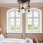 Aarøsund 4*